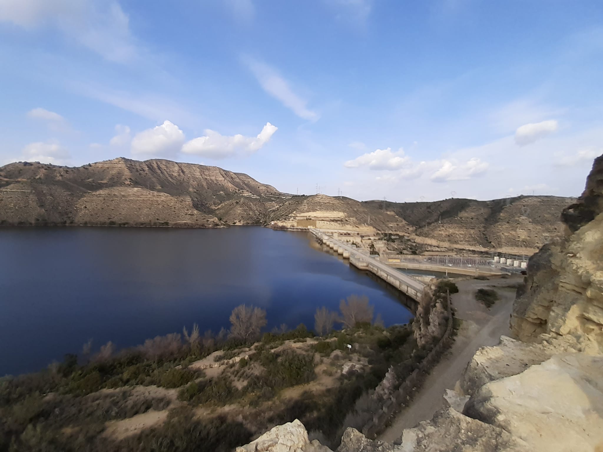 La CHE presenta el resultado de sus estudios científico técnicos para actualizar la curva altura-volumen de agua en el embalse de Mequinenza