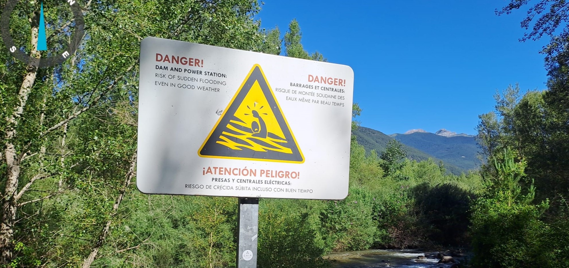 En ríos y embalses, la CHE recomienda bañarse sólo en las zonas oficiales declaradas por las Comunidades Autónomas, y extremar siempre las precauciones